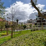 Apartment Jardim Da Gloria - T3 De Luxe Dans Prive - Luxury 3-bedroom In Private Lisbon